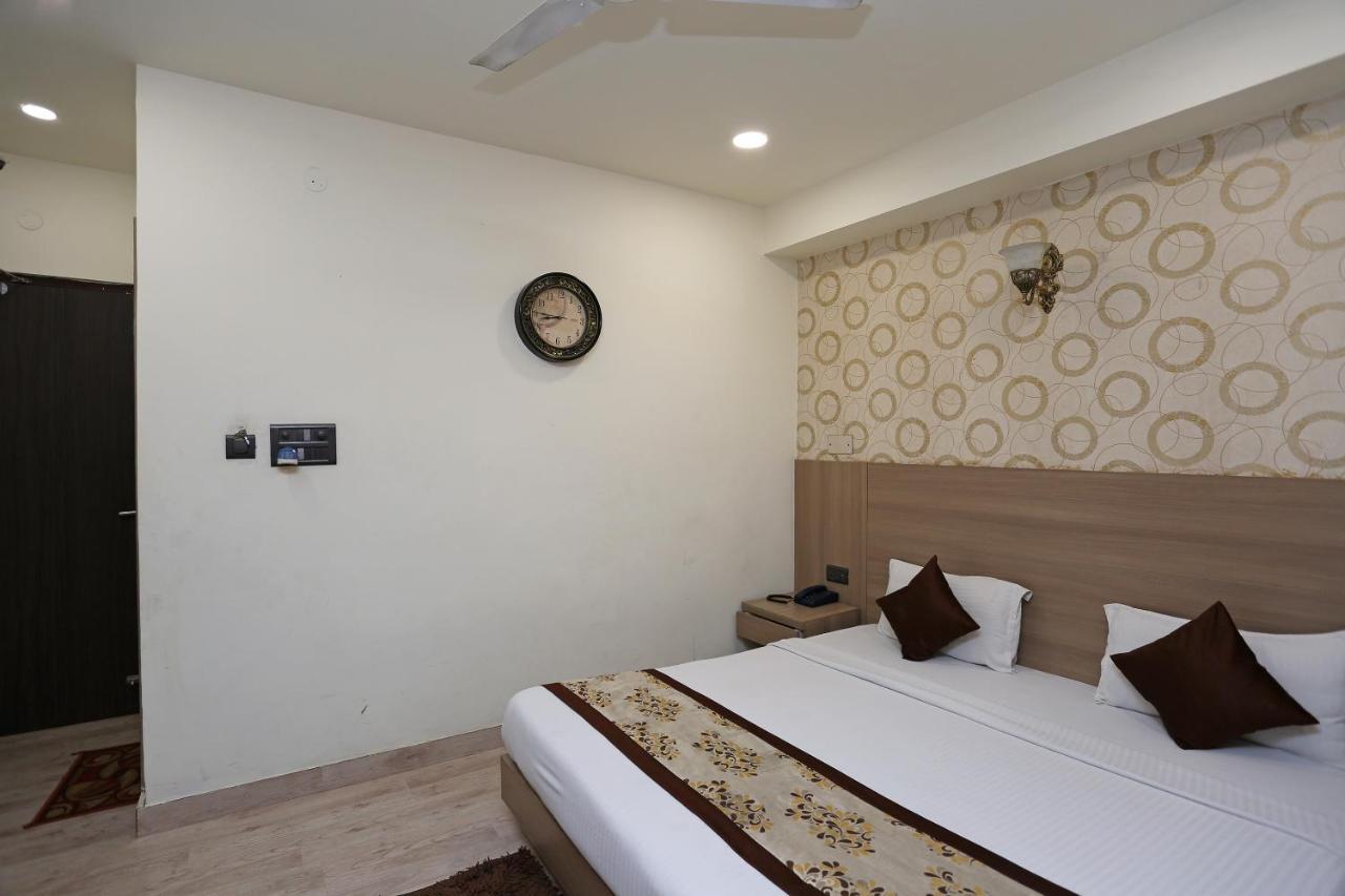 Capital O 5663 Gs Inn Chinhat Ngoại thất bức ảnh
