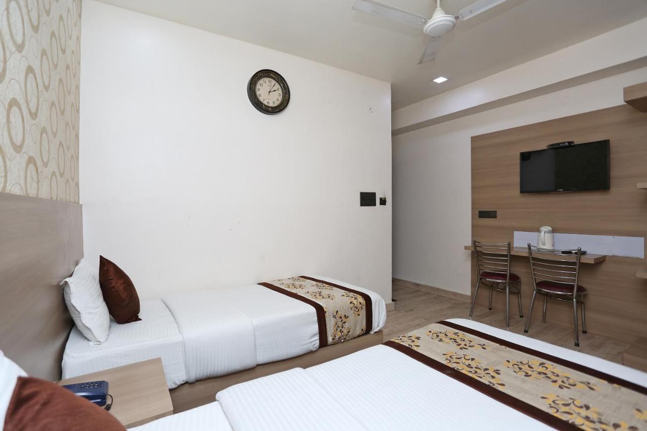 Capital O 5663 Gs Inn Chinhat Ngoại thất bức ảnh
